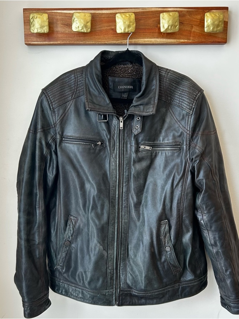 Danier Black Leather Moto Jacket Size Large Quilted Shoulder Full Zip Distressed - Picture 2 of 15